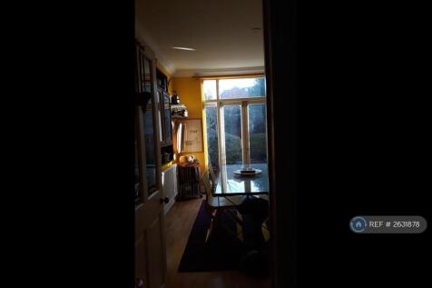 Dining - Sits 6/8 People