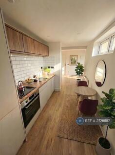 Studio 6 - Kitchenette Dining Area