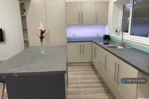 Very Homely Kitchen With Plenty Facilities