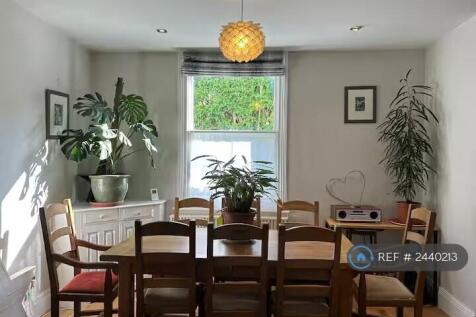 Sitting Room / Dining