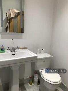 Middle Bathroom