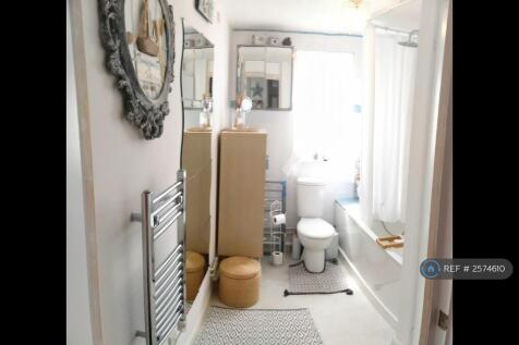 Bathroom / Wc / Shower Sharing With 1