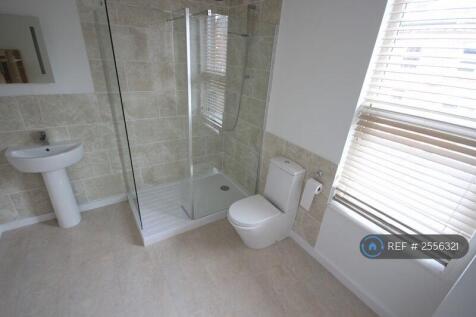 Middle Floor Bathroom