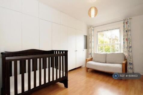 Double Bedroom With Fitted Wardrobe