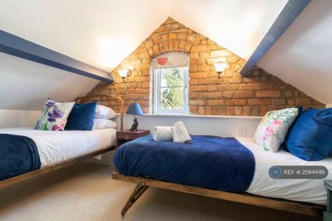 Twin Attic Room