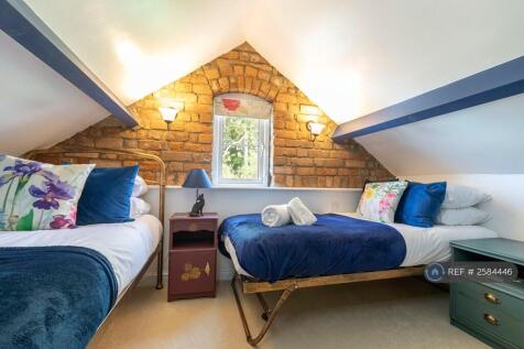 Twin Attic Room