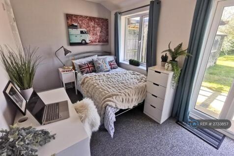 Light, Bright Double En-Suite Garden Room