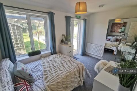 Light, Bright Double En-Suite Garden Room