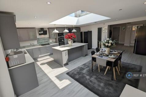 Communal Kitchen/Dining Area