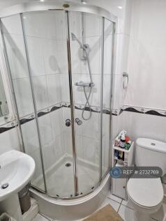 Master Bedroom Ensuite Bathroom