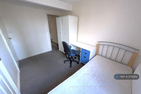 2nd Floor Ensuite Bedroom