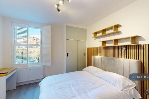 Ensuite Bedroom 3  &amp; Tea Station