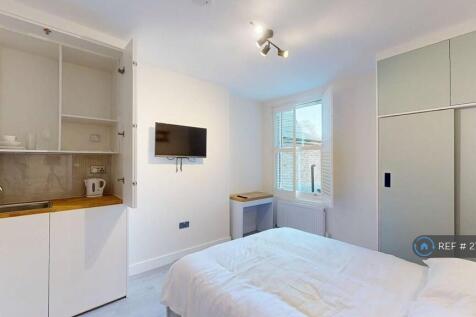 Ensuite Bedroom 3  &amp; Tea Station