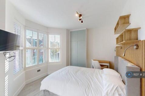 Ensuite Bedroom 4  &amp; Tea Station