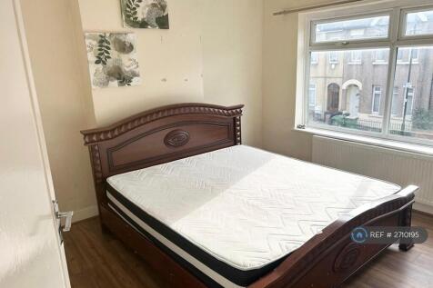 Master Bedroom (With King Size Bed) 