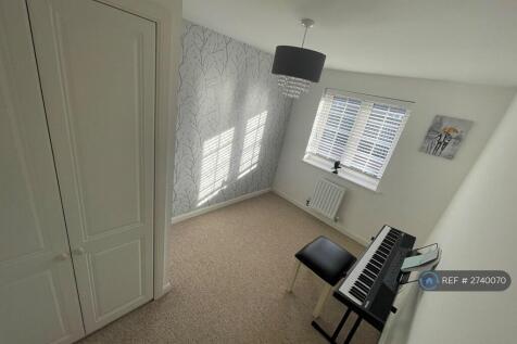 2nd Bedroom With Built In Wardrobe