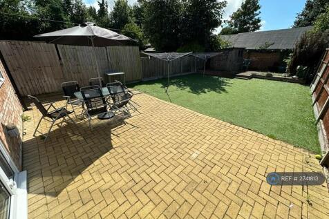 Garden, Seating Chairs &amp; 2 Washing Lines