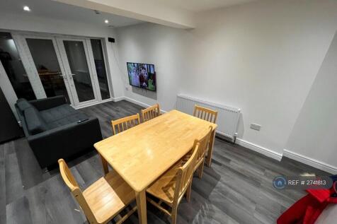 Lounge &amp; Dining Area