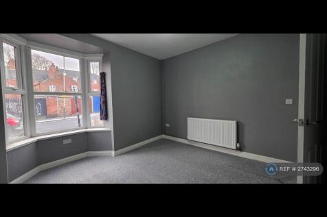 Entrance &amp; Living