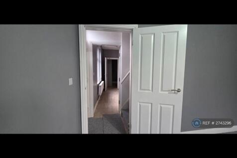 Entrance &amp; Living