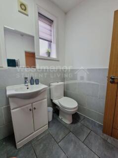 BATHROOM 2