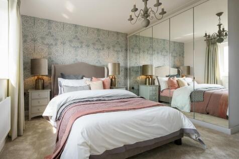 King size bedroom with ample space and en suite shower room