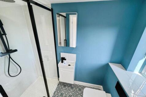 Bedroom One En-Suite.jpg