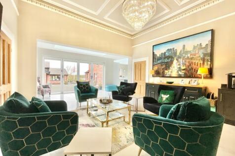 Sitting room/bar