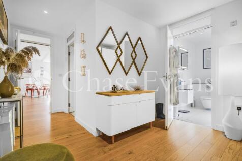 Hand Axe Yard, St Pa