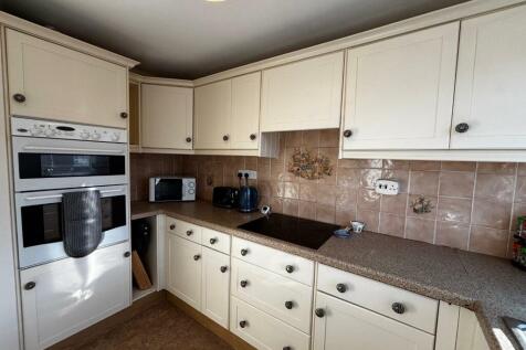 Kitchen 1.jpg