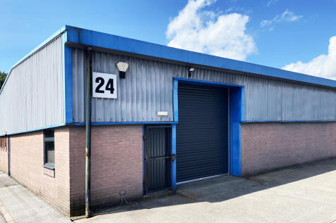 EDIT_24 Alb Ext Pic.jpg