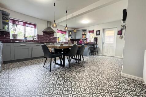 KITCHEN DINING ROOM