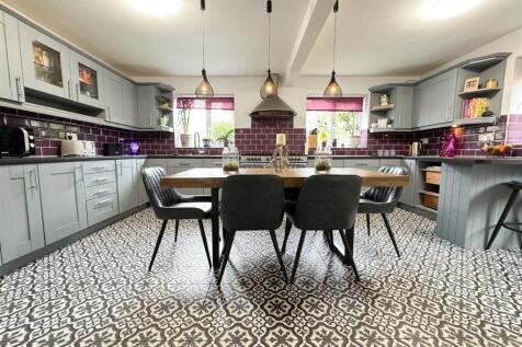 KITCHEN DINING ROOM