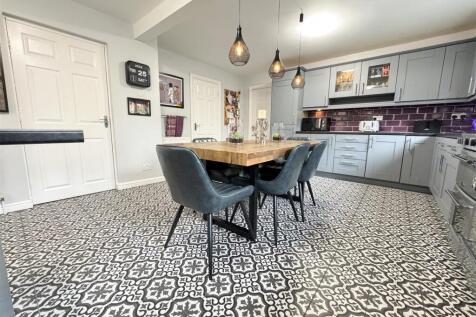 KITCHEN DINING ROOM
