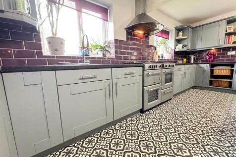 KITCHEN DINING ROOM