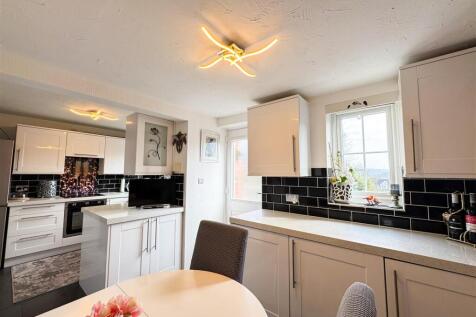 KITCHEN BREAKFAST ROOM
