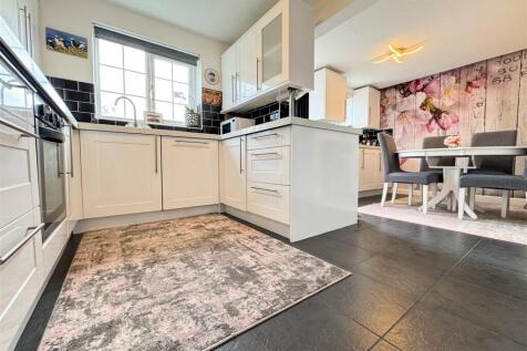 KITCHEN BREAKFAST ROOM