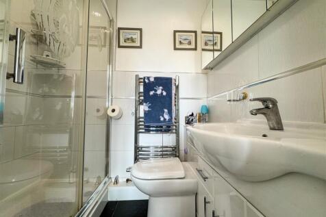 EN SUITE SHOWER ROOM