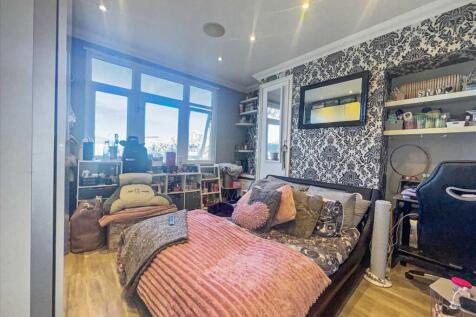 GROUND FLOOR BEDROOM