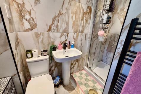 Shower Room/En suite