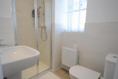 Latham Vale en suite.JPG
