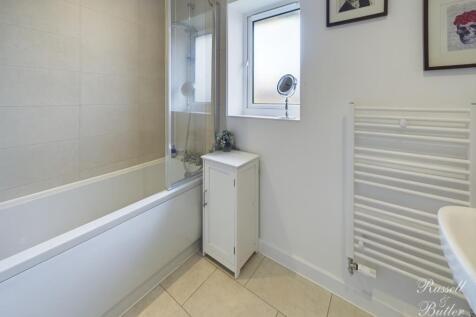 CAM02127G0-PR0215-STILL027