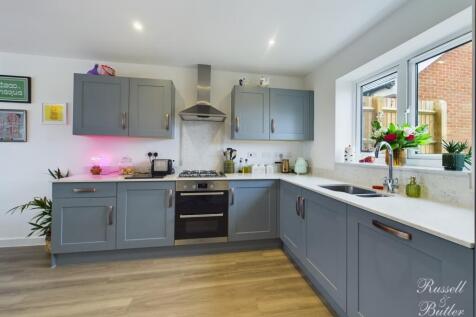 CAM02127G0-PR0215-STILL018