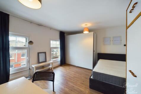 CAM01995G0-PR0227-STILL002