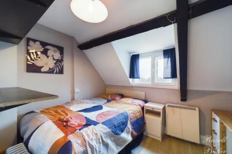 CAM01995G0-PR0227-STILL012