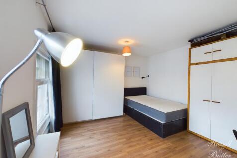 CAM01995G0-PR0227-STILL004