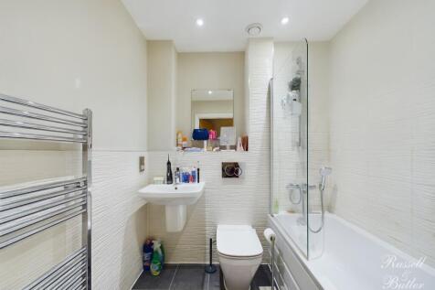 CAM01995G0-PR0238-STILL016