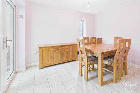 CAM01995G0-PR0382-STILL005