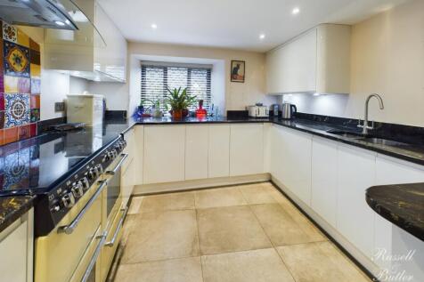 CAM02127G0-PR0268-STILL006