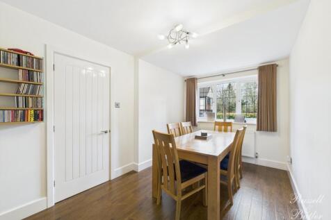 CAM01995G0-PR0266-STILL009